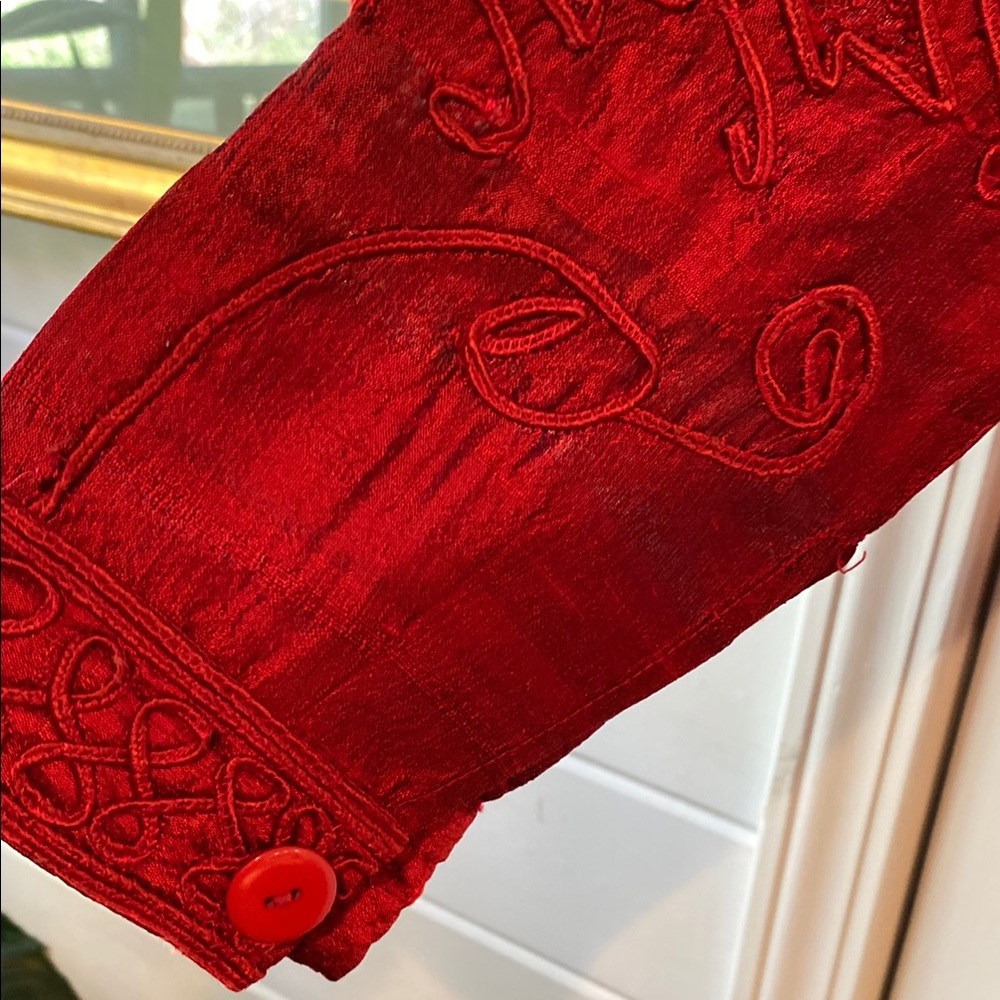 Vibrant Red Textured Suit Jacket with Tailored Fit - Picture 7 of 11